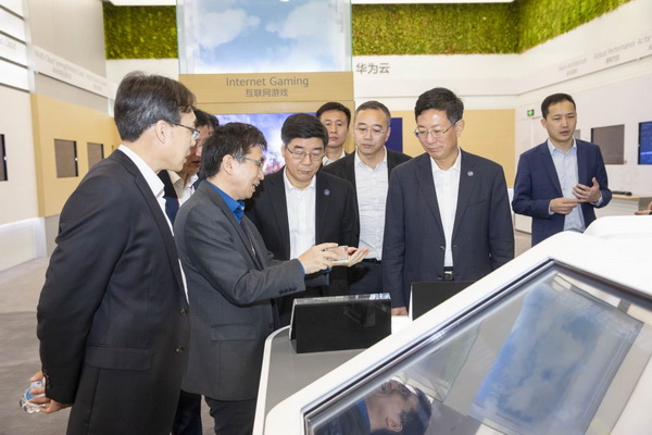 20200531159088049143108707.jpg 9. 2019年12月,校领导一行走进深圳华为总部。_调整大小.jpg